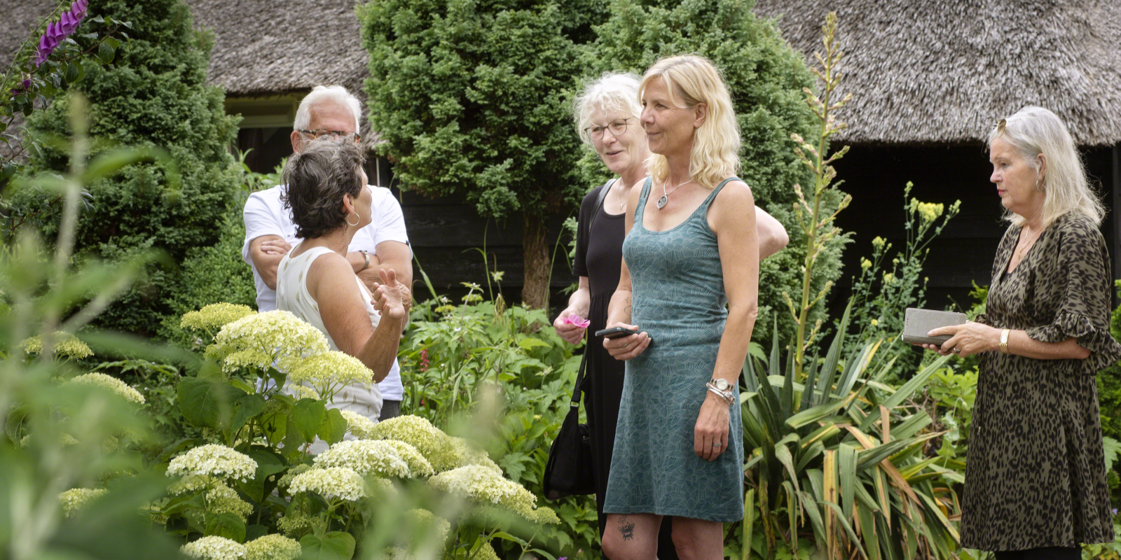 Bezoekers tijdens de Levende Tuinenroute in 2022 - Foto Martine Sprangers