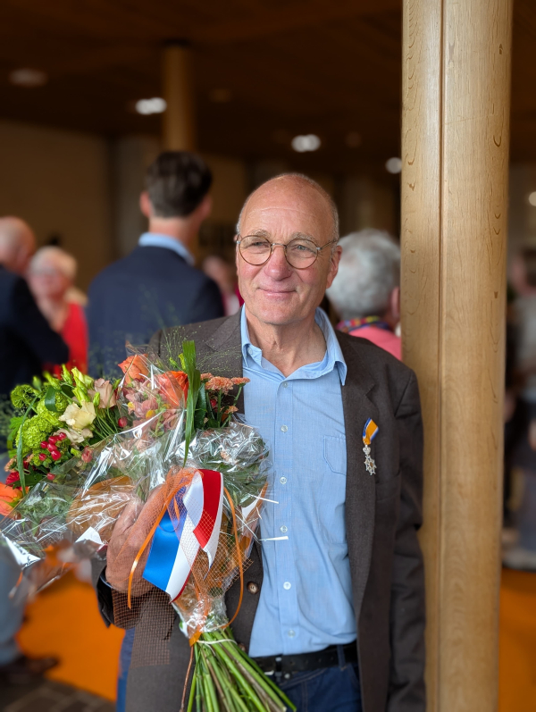 Jan Oldekamp ontvangt lintje voor zijn brede maatschappelijke inzet