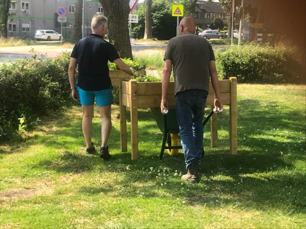 Plantenbakken tussen de flats