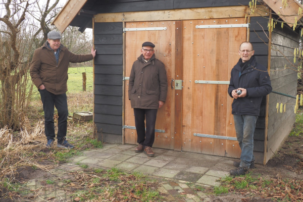 Leden van de werkgroep voor de schuur, van links naar rechts Hans Hofman, Marten Westra en Johan ten Dam