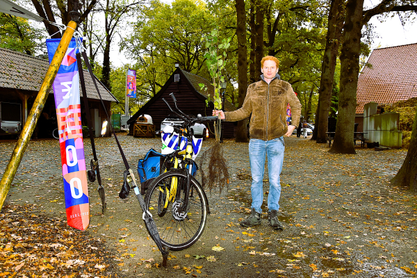 Enschedeërs planten samen 700 struiken