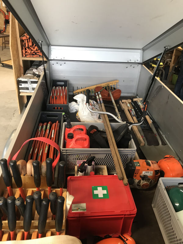 Inhoud van de gereedschapskar. Klaar voor gebruik.