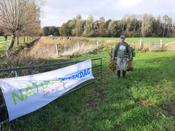 Dankbaar voor de gift van het Parnassiaveldje Westerveldsebos aan de WijKwekerij